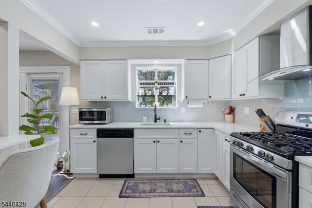 220 Learnington Way, Franklin Twp., NJ 08873
