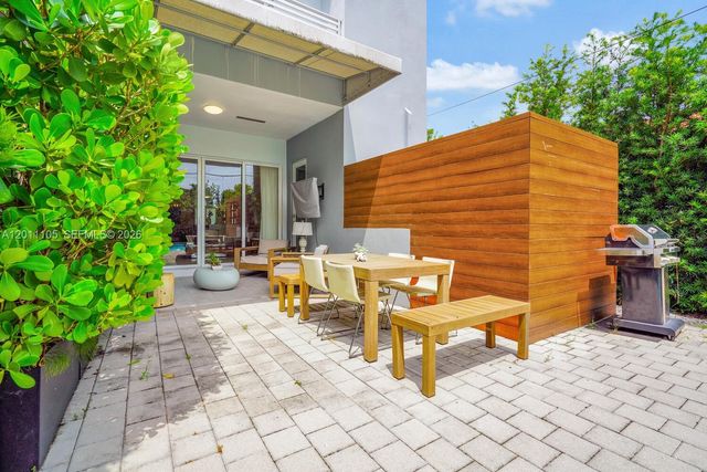 3446 SW 23rd St 3446, Miami, FL 33145