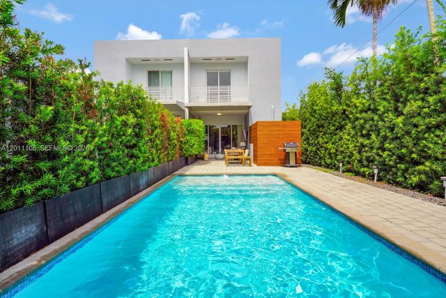3446 SW 23rd St 3446, Miami, FL 33145