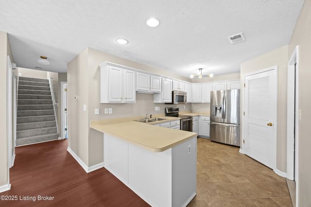 6202 Apple Cider Dr, Louisville, KY 40219