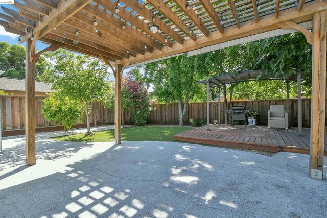 2124 Ahneita Dr, Pleasant Hill, CA 94523