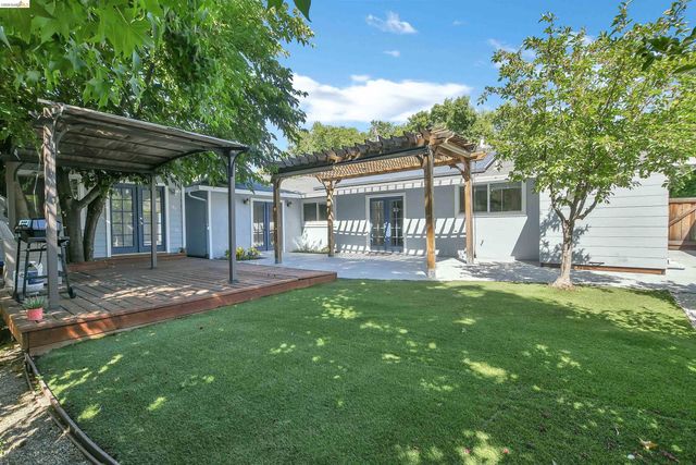 2124 Ahneita Dr, Pleasant Hill, CA 94523