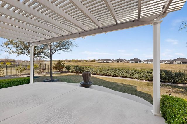 8708 Crestview Drive, Denton, TX 76207