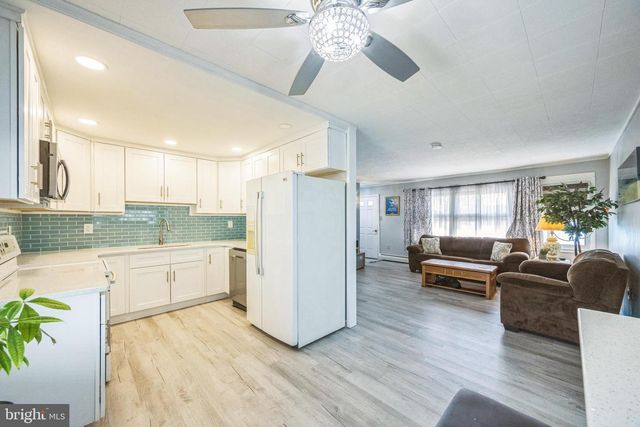 87 VERMILLION LN, Levittown, PA 19054