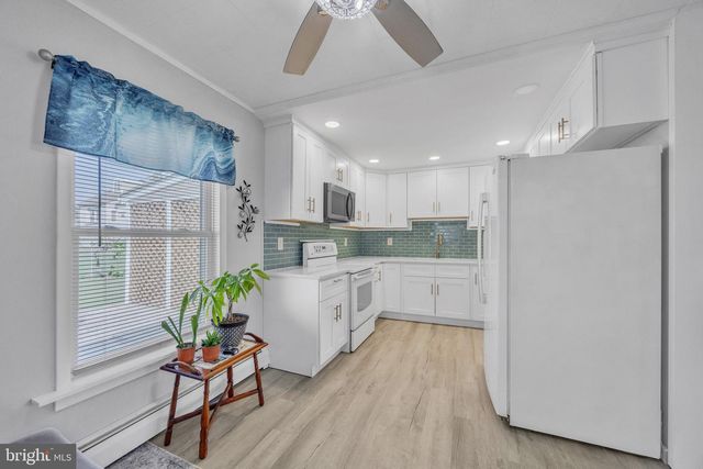 87 VERMILLION LN, Levittown, PA 19054