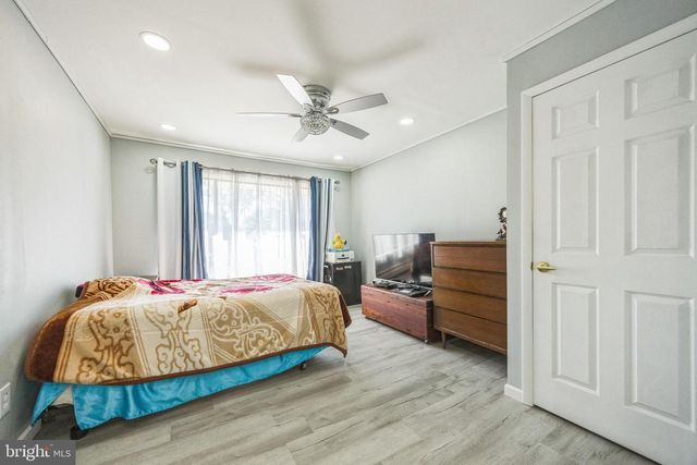 87 VERMILLION LN, Levittown, PA 19054