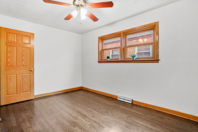 6135 W 63rd Place, Chicago, IL 60638