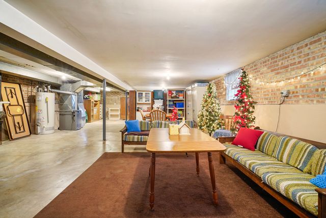 6135 W 63rd Place, Chicago, IL 60638