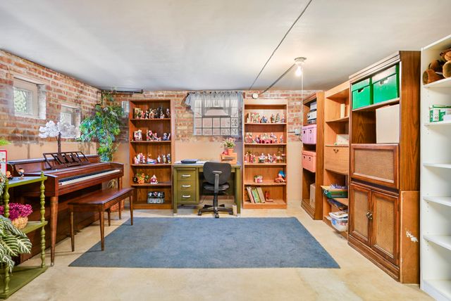 6135 W 63rd Place, Chicago, IL 60638