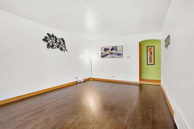 6135 W 63rd Place, Chicago, IL 60638