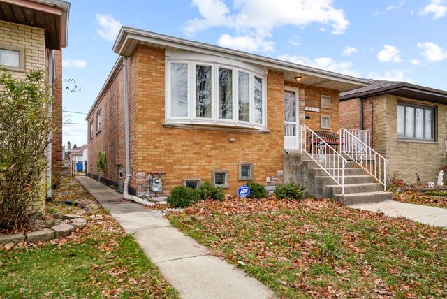 6135 W 63rd Place, Chicago, IL 60638