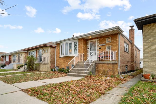 6135 W 63rd Place, Chicago, IL 60638