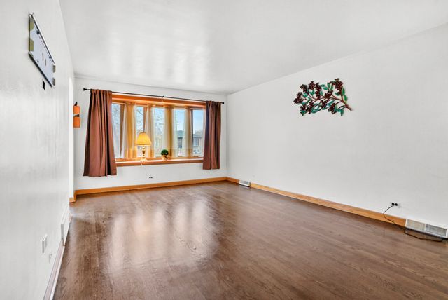 6135 W 63rd Place, Chicago, IL 60638