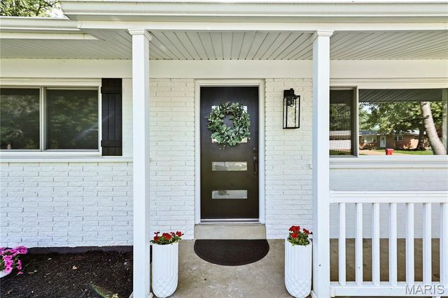 9606 Castanet Court, Crestwood, MO 63126