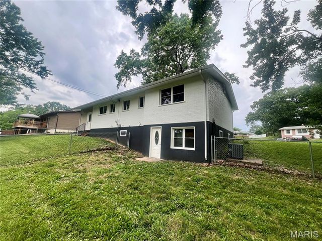 9606 Castanet Court, Crestwood, MO 63126
