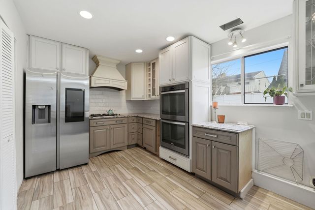 348 RICHARD Court, Vernon Hills, IL 60061