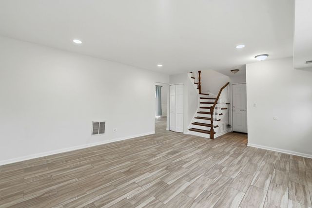 348 RICHARD Court, Vernon Hills, IL 60061