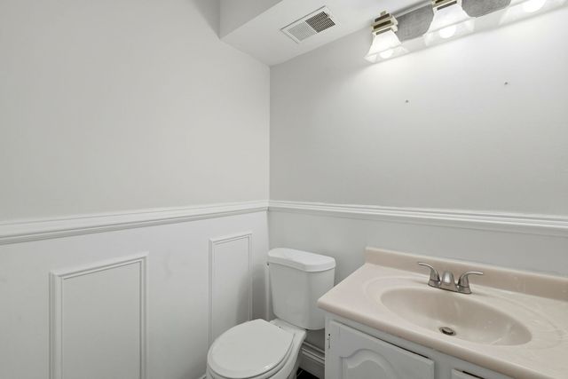 348 RICHARD Court, Vernon Hills, IL 60061