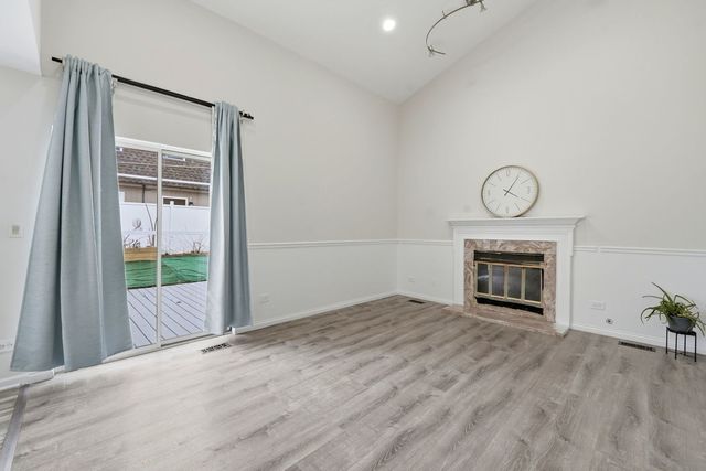 348 RICHARD Court, Vernon Hills, IL 60061