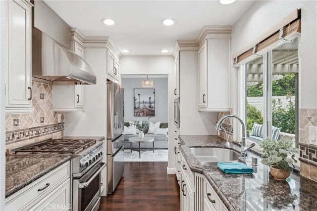 11 Shadowleaf, Irvine, CA 92614