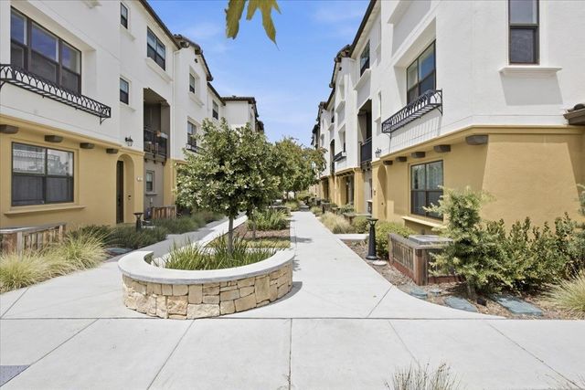 390 Camarillo Terrace, Sunnyvale, CA 94085