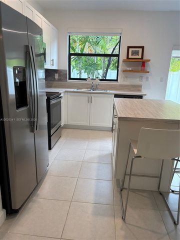 11384 W 34th Way, Hialeah, FL 33018