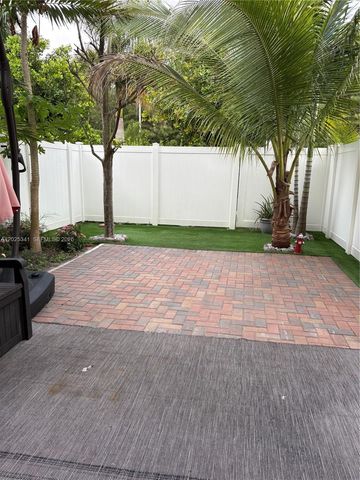 11384 W 34th Way, Hialeah, FL 33018