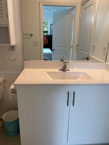 11384 W 34th Way, Hialeah, FL 33018