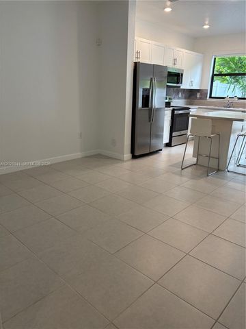 11384 W 34th Way, Hialeah, FL 33018