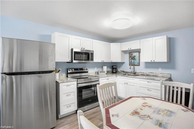 412 Harbor CT, Fort Myers Beach, FL 33931