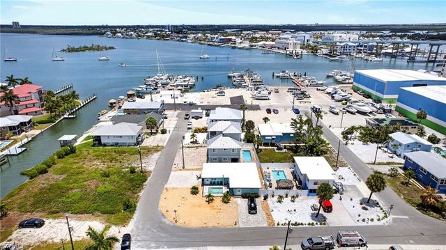 412 Harbor CT, Fort Myers Beach, FL 33931