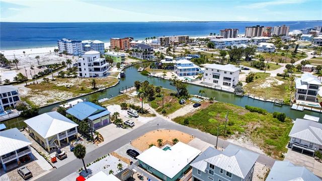 412 Harbor CT, Fort Myers Beach, FL 33931