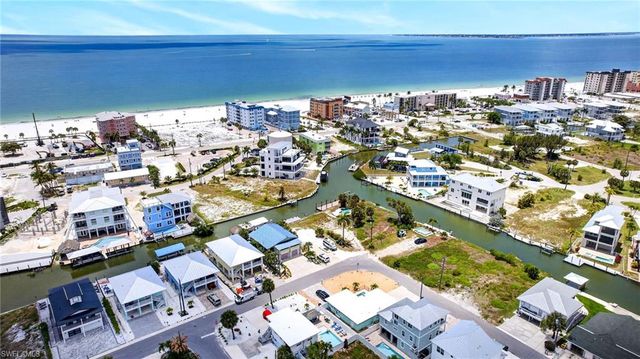412 Harbor CT, Fort Myers Beach, FL 33931