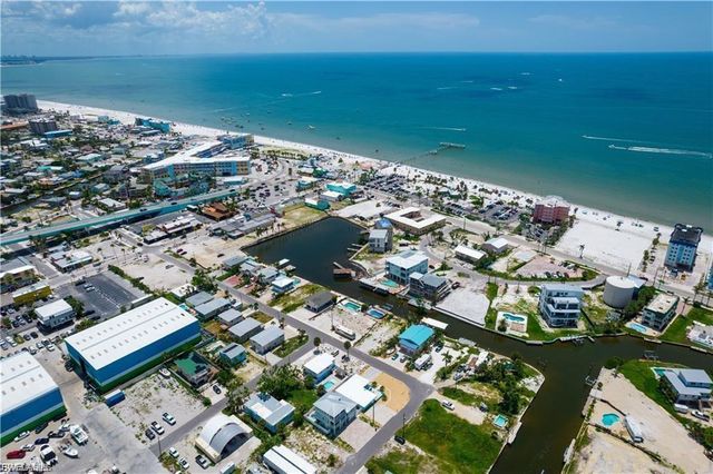 412 Harbor CT, Fort Myers Beach, FL 33931