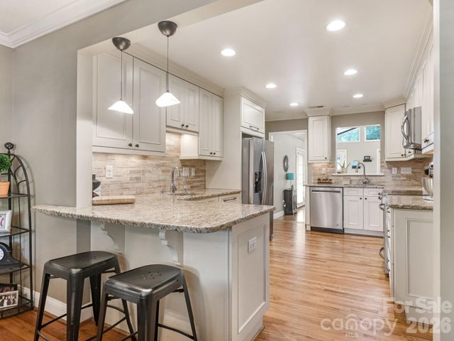 5634 Wedgewood Drive, Charlotte, NC 28210