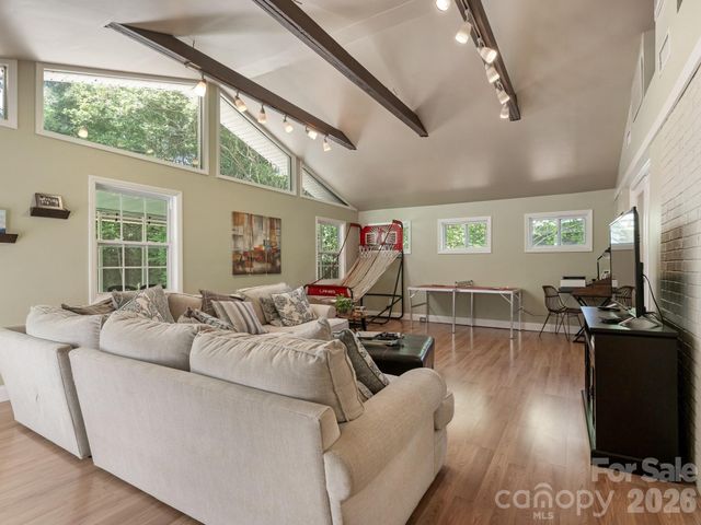 5634 Wedgewood Drive, Charlotte, NC 28210