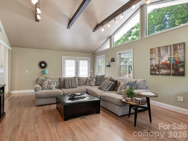 5634 Wedgewood Drive, Charlotte, NC 28210