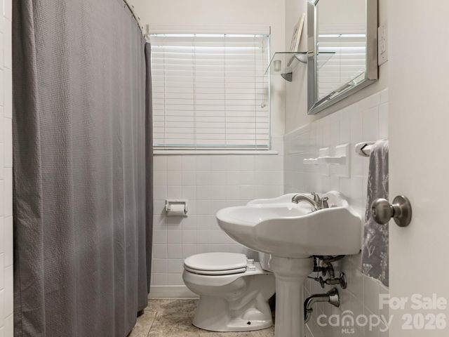 5634 Wedgewood Drive, Charlotte, NC 28210