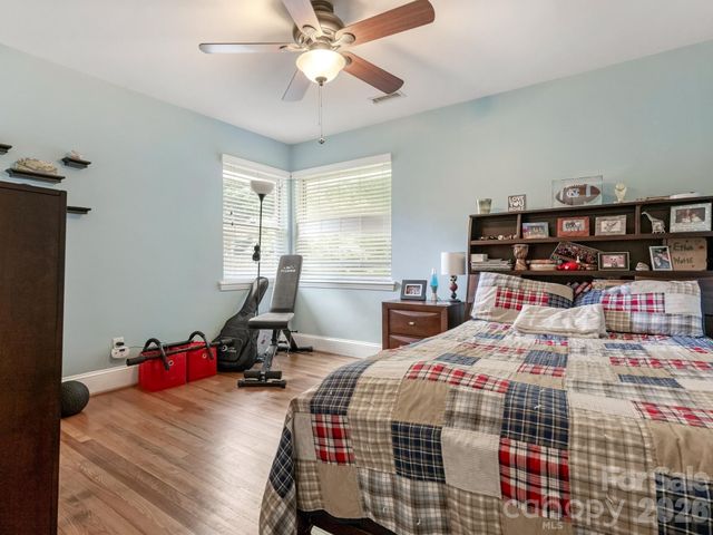 5634 Wedgewood Drive, Charlotte, NC 28210