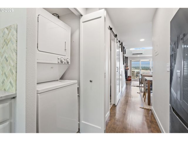 118 N HAYDEN BAY Dr, Portland, OR 97217