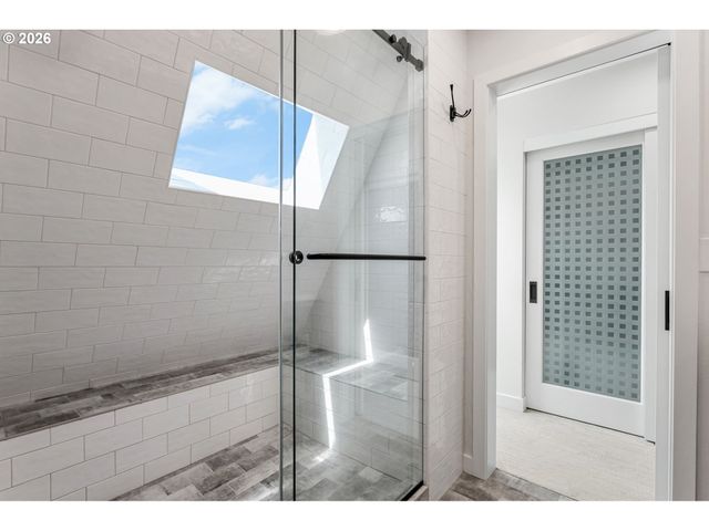 118 N HAYDEN BAY Dr, Portland, OR 97217