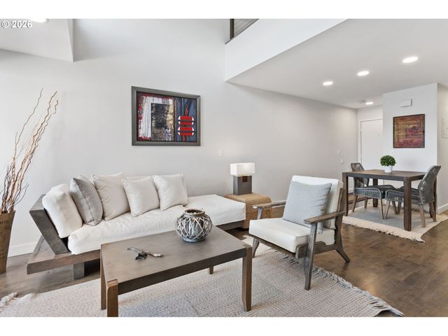 118 N HAYDEN BAY Dr, Portland, OR 97217