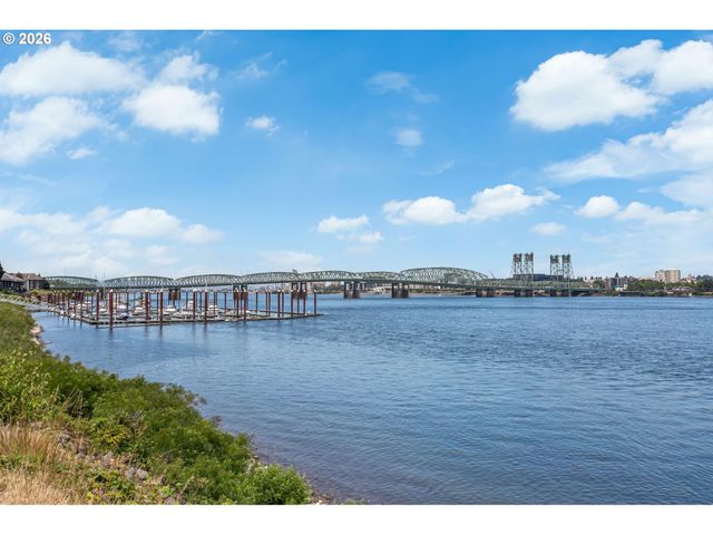 118 N HAYDEN BAY Dr, Portland, OR 97217