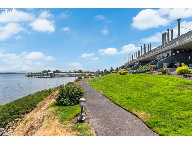 118 N HAYDEN BAY Dr, Portland, OR 97217