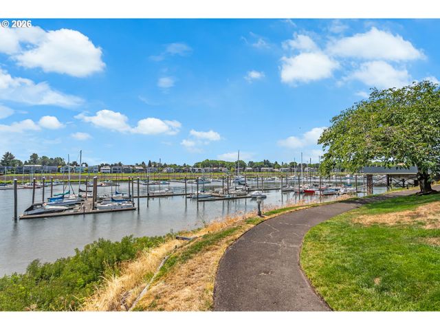 118 N HAYDEN BAY Dr, Portland, OR 97217