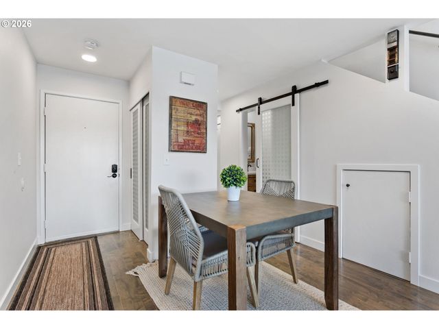118 N HAYDEN BAY Dr, Portland, OR 97217