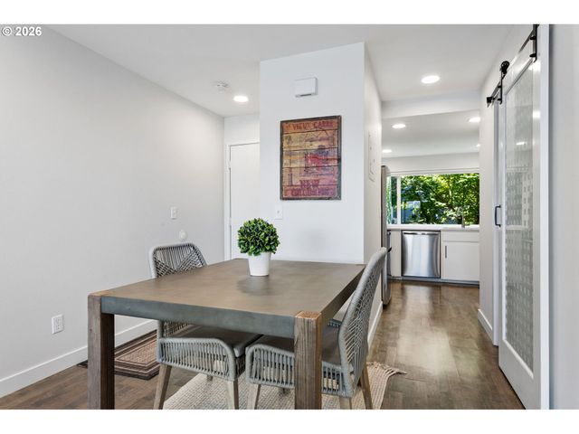 118 N HAYDEN BAY Dr, Portland, OR 97217