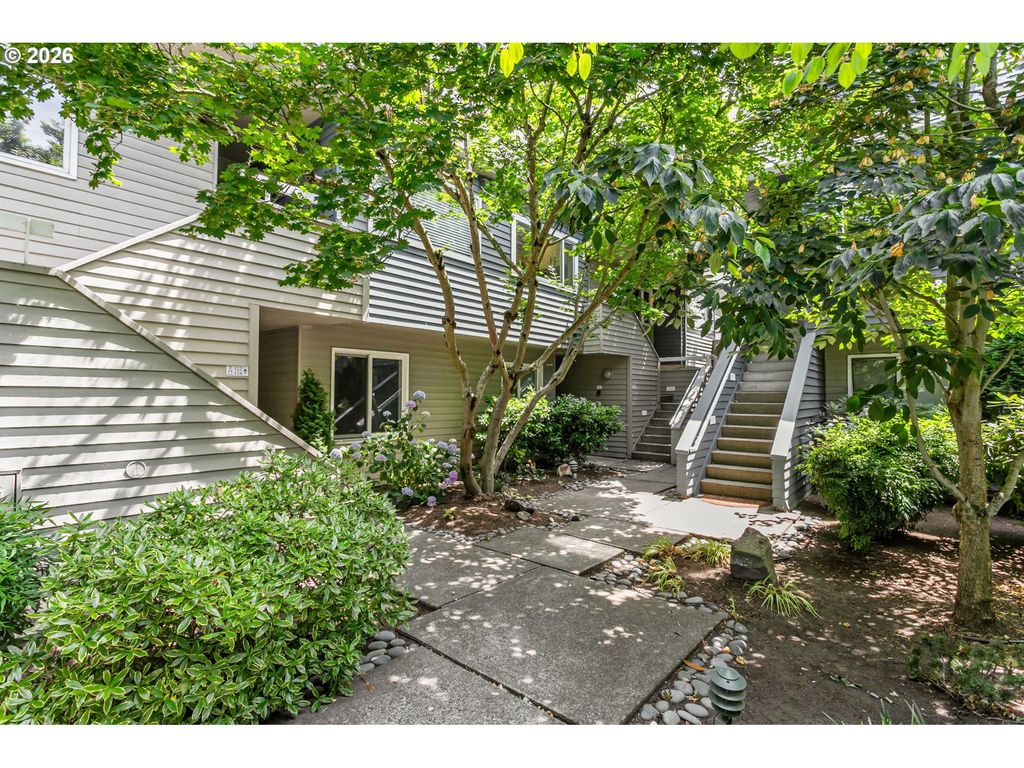 118 N HAYDEN BAY Dr, Portland, OR 97217