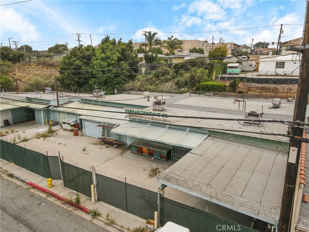 335 E Beach Avenue, Inglewood, CA 90302 — exterior