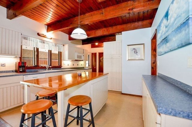 47 Walnut Plain Rd, Rochester, MA 02770